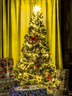 900 LED Clear Led Green Wire String Lights -Holiday Decor Store 900 Clear LED Green Wire String Lights 4 scaled 600x803 1